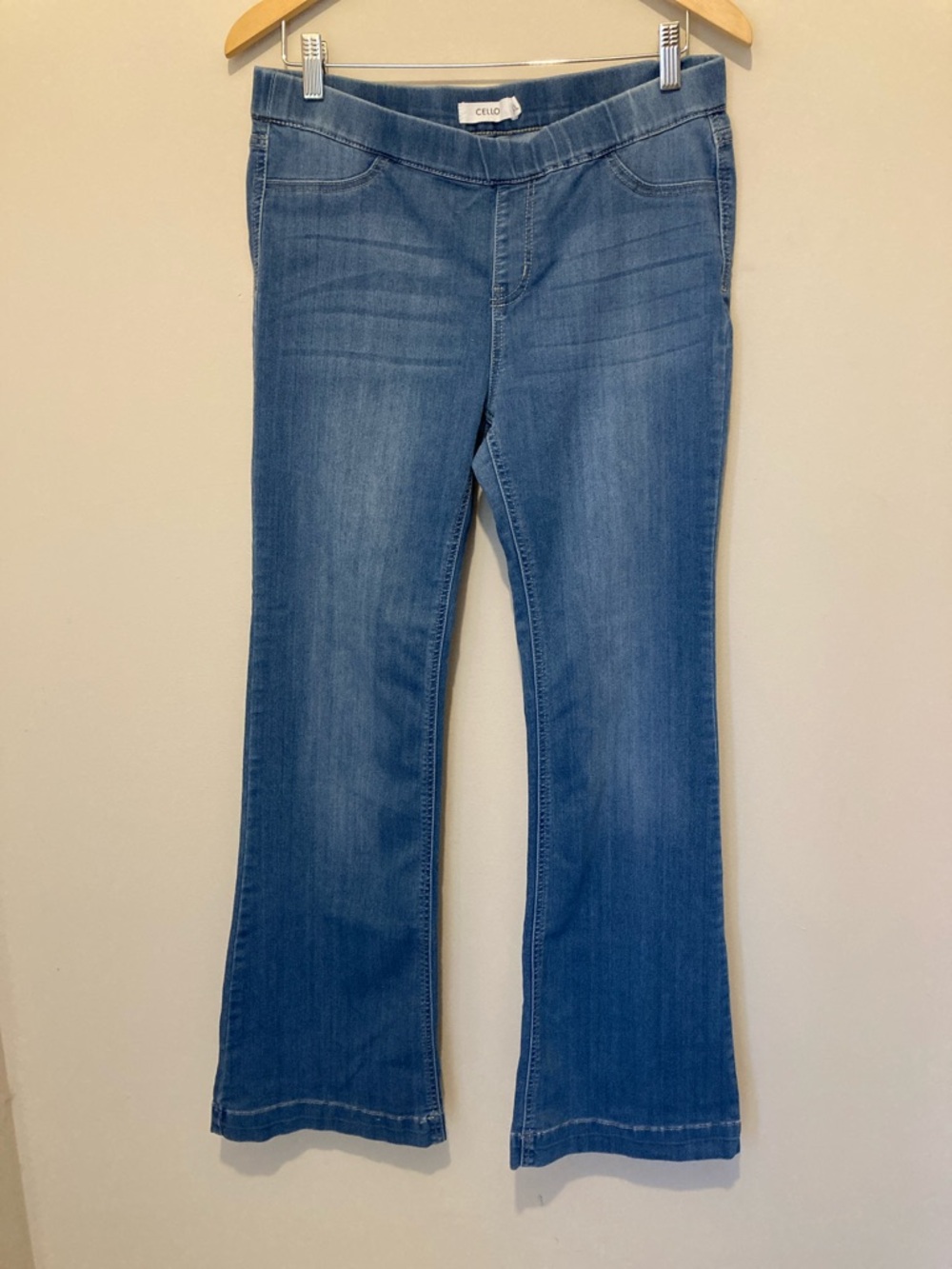 Cello Sz XL Women’s Mid Blue Flared Jeans